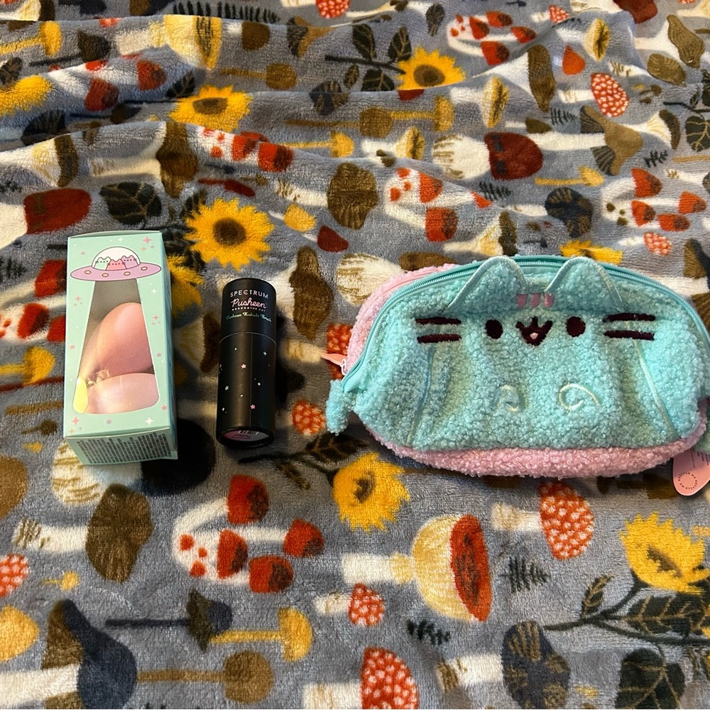 “Give me space” pusheen cat spectrum collection